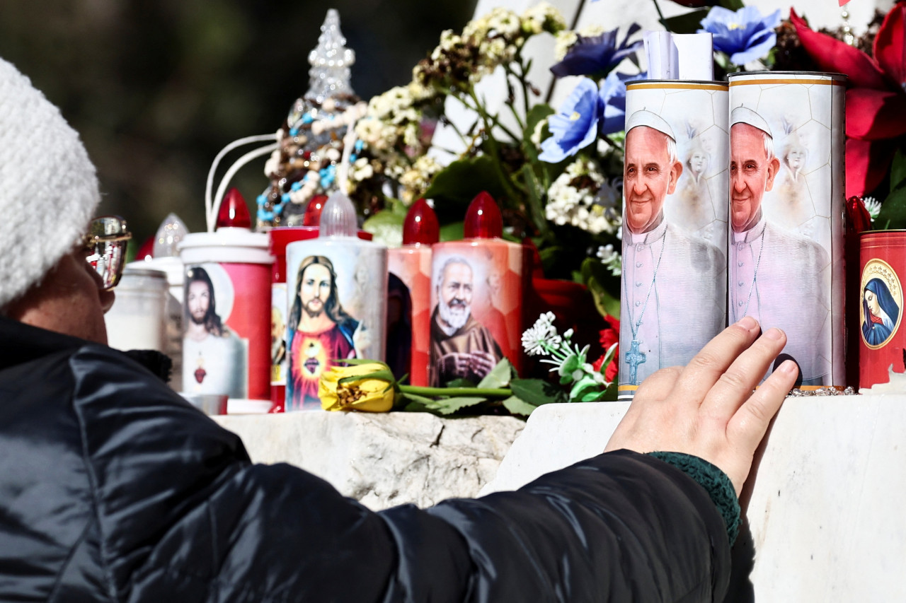 Cadena de oración por la salud del Papa Francisco. Foto: REUTERS.