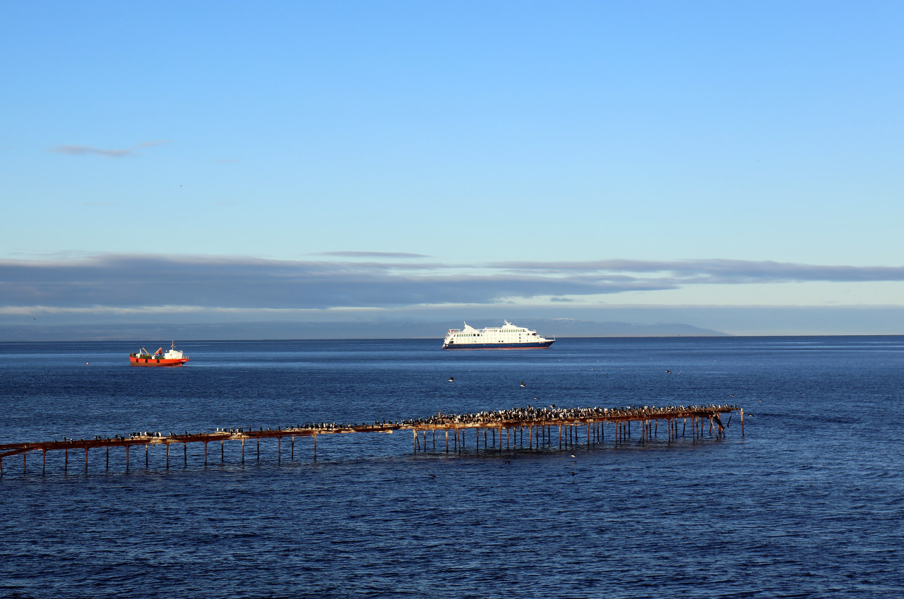 Vista del Estrecho de Magallanes desde Punta Arenas. Foto: Wikipedia