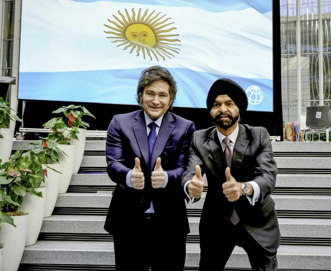 Antes del discurso en el BID, Javier Milei mantuvo una reunión con el empresario, Ajay Banga. FOTO: Presidencia/NA