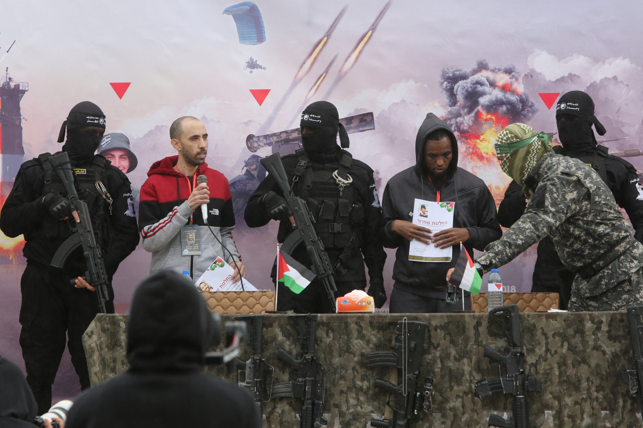 Liberación de dos rehenes israelíes en Gaza por parte de Hamás. Foto: REUTERS.