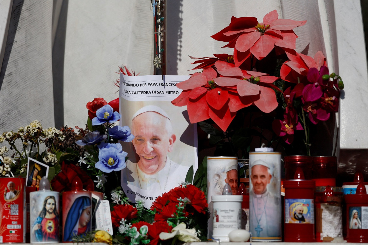 El papa Francisco está internado en el hospital Gemelli de Roma. Foto: Reuters/Vincenzo Livieri