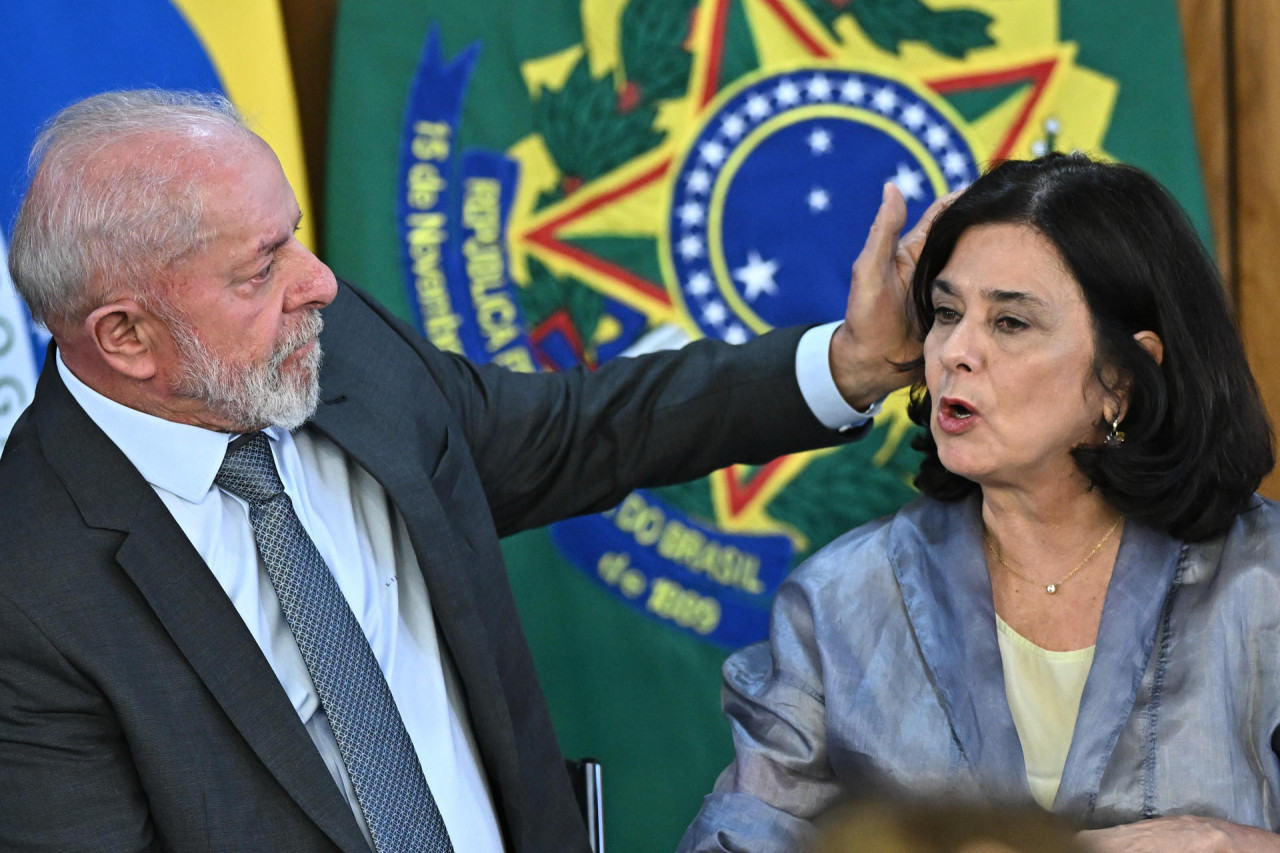 Lula da Silva y la ministra de Salud de Brasil, Nísia Trindade. Foto: EFE.