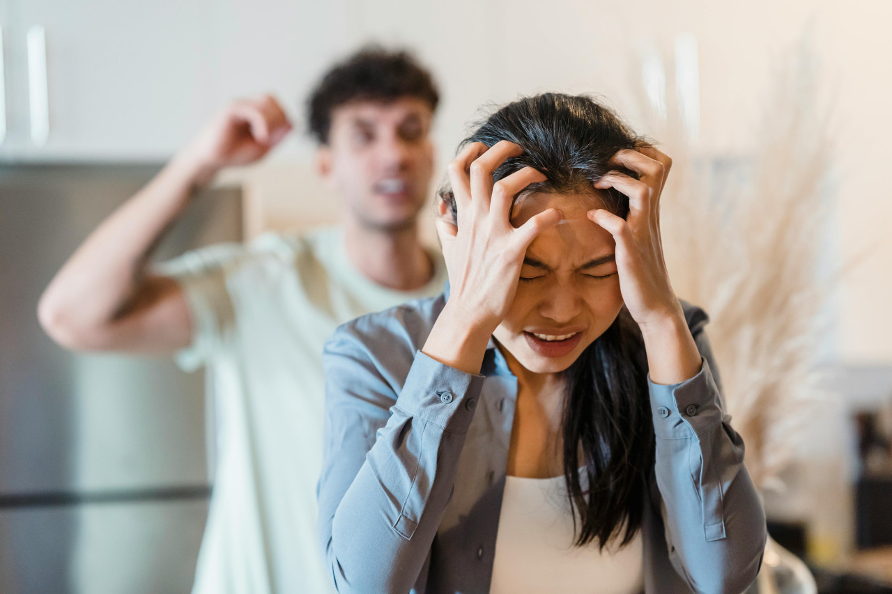 Pelea, pareja, novios, discusión. Foto: Pexels.