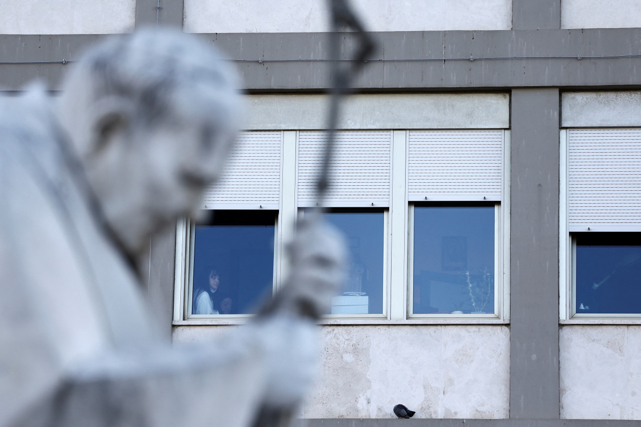 El hospital Gemelli de Roma, donde se atiende el papa Francisco. Foto: Reuters/Yara Nardi.