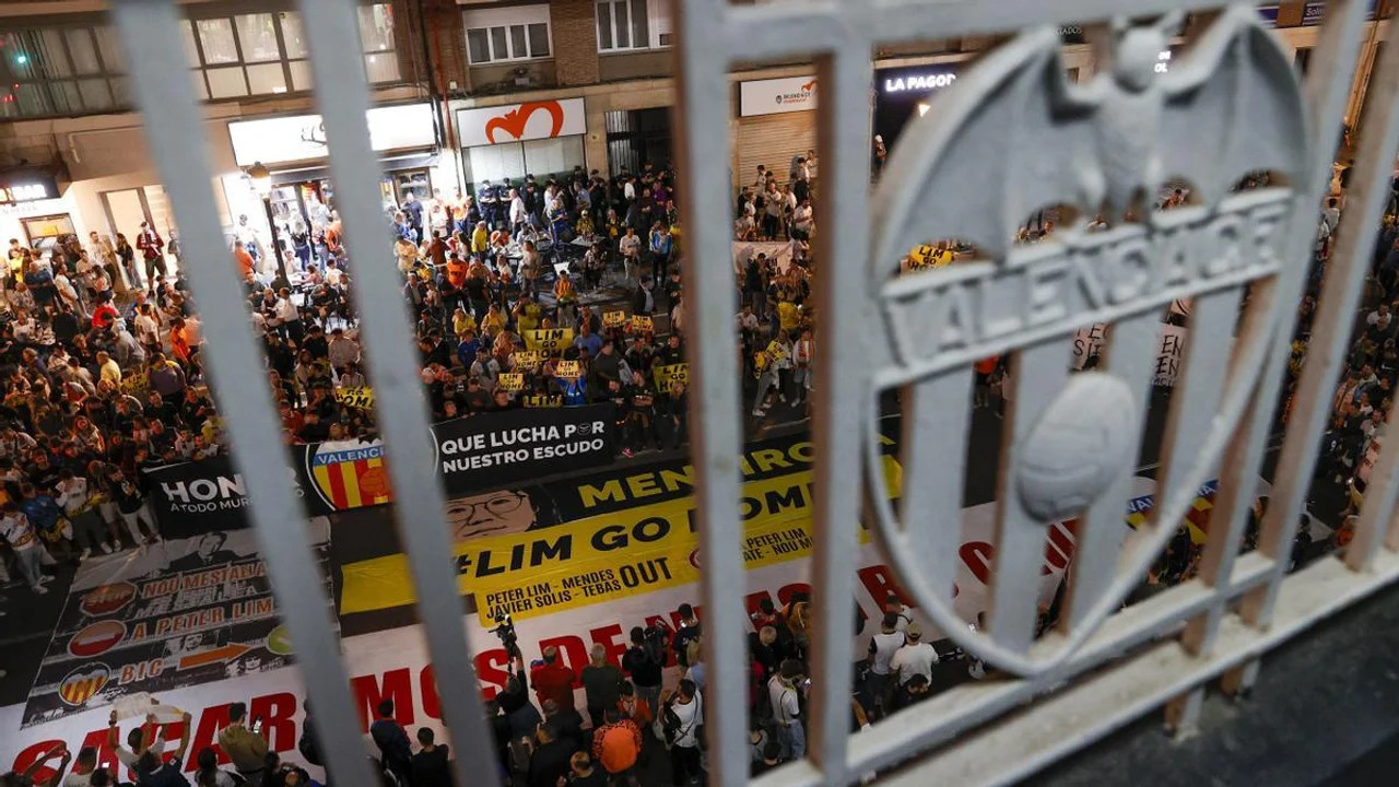 Los hinchas valencianos. Foto: NA