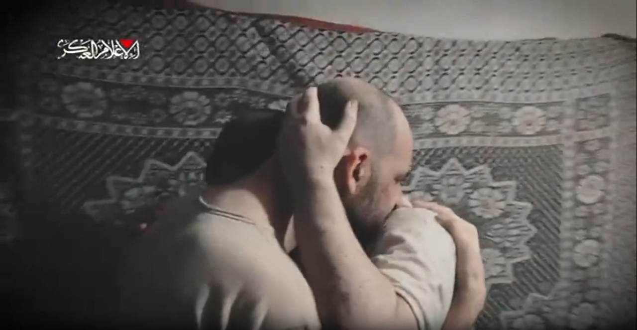 El abrazo entre los hermanos Horn en la Franja de Gaza. Foto: captura video.