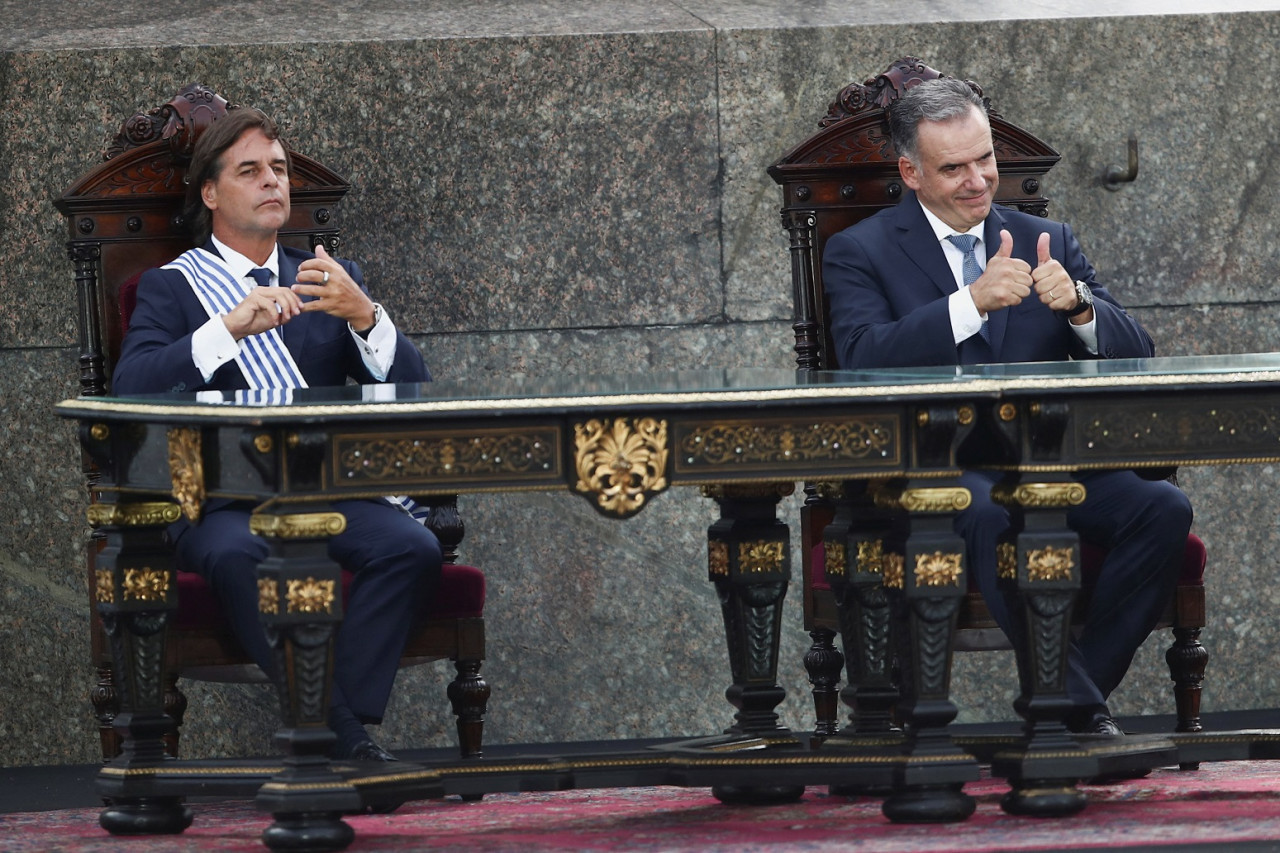 Yamandú Orsi y Luis Lacalle Pou; Uruguay. Foto: Reuters/Mariana Greif