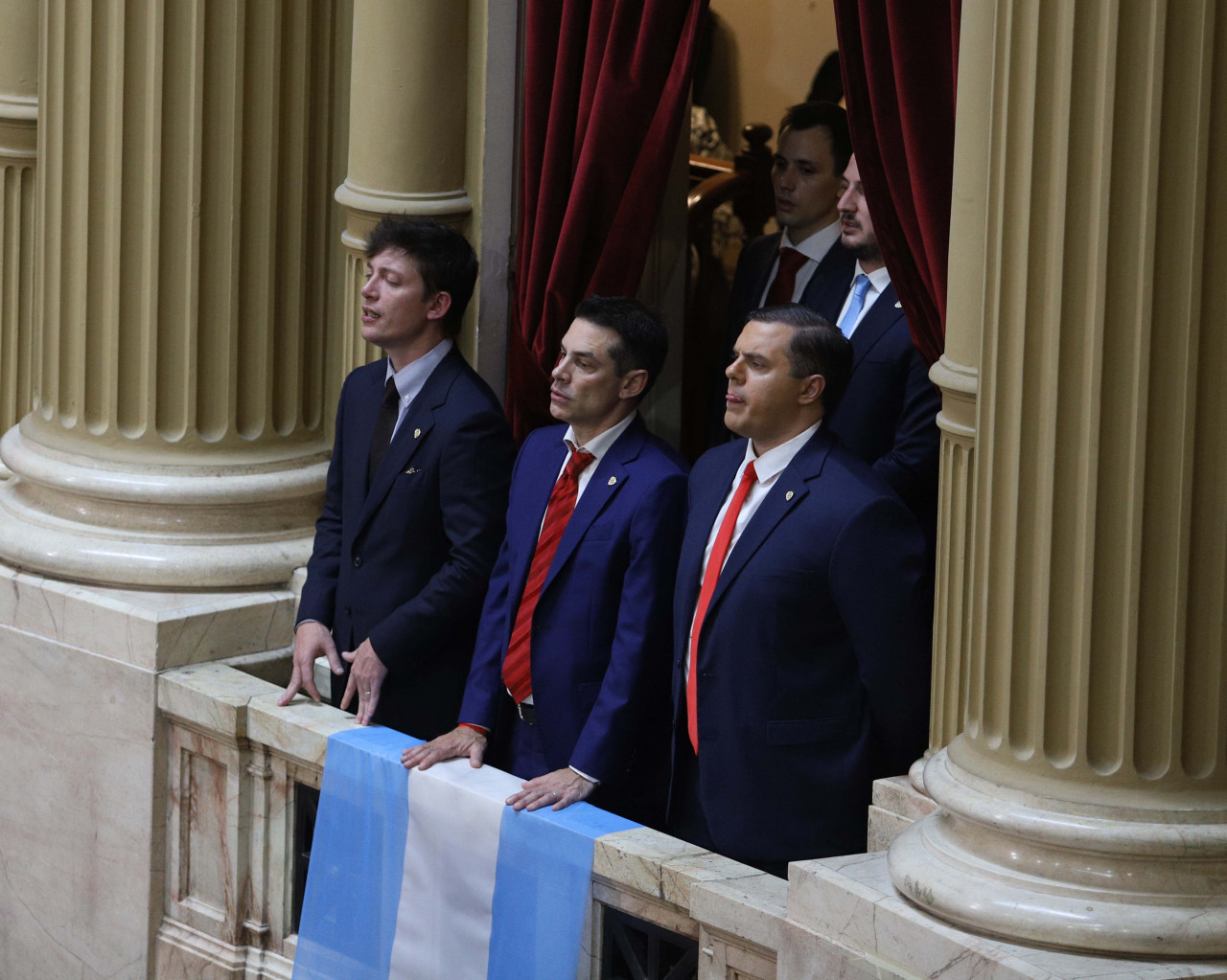 Santiago Caputo y el "Gordo" Dan en uno de los palcos del Congreso Nacional para la apertura de las sesiones ordinarias. Foto: NA/Maximiliano Luna