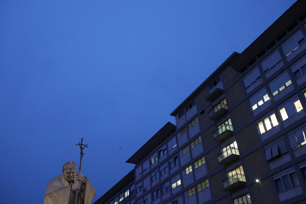 El Policlínico Gemelli de Roma, donde está internado el papa Francisco. Foto: Reuters/Hannah McKay.