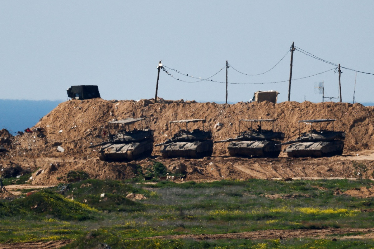 Tanques israelíes en el norte de la Franja de Gaza. Foto: Reuters (Amir Cohen)