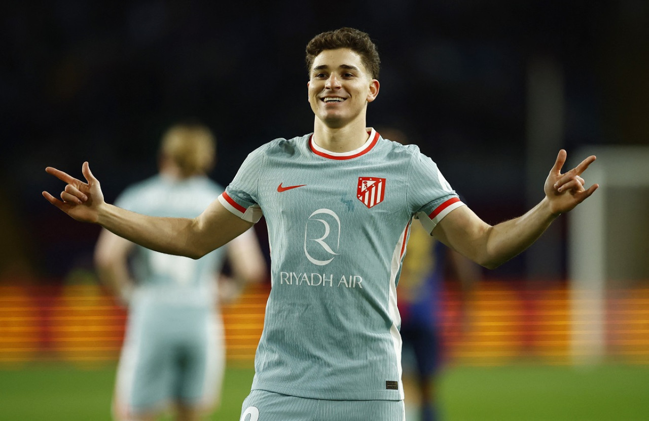 La prensa española impulsa a Julián Álvarez en la carrera por el Balón de Oro. Foto: Reuters (Albert Gea)