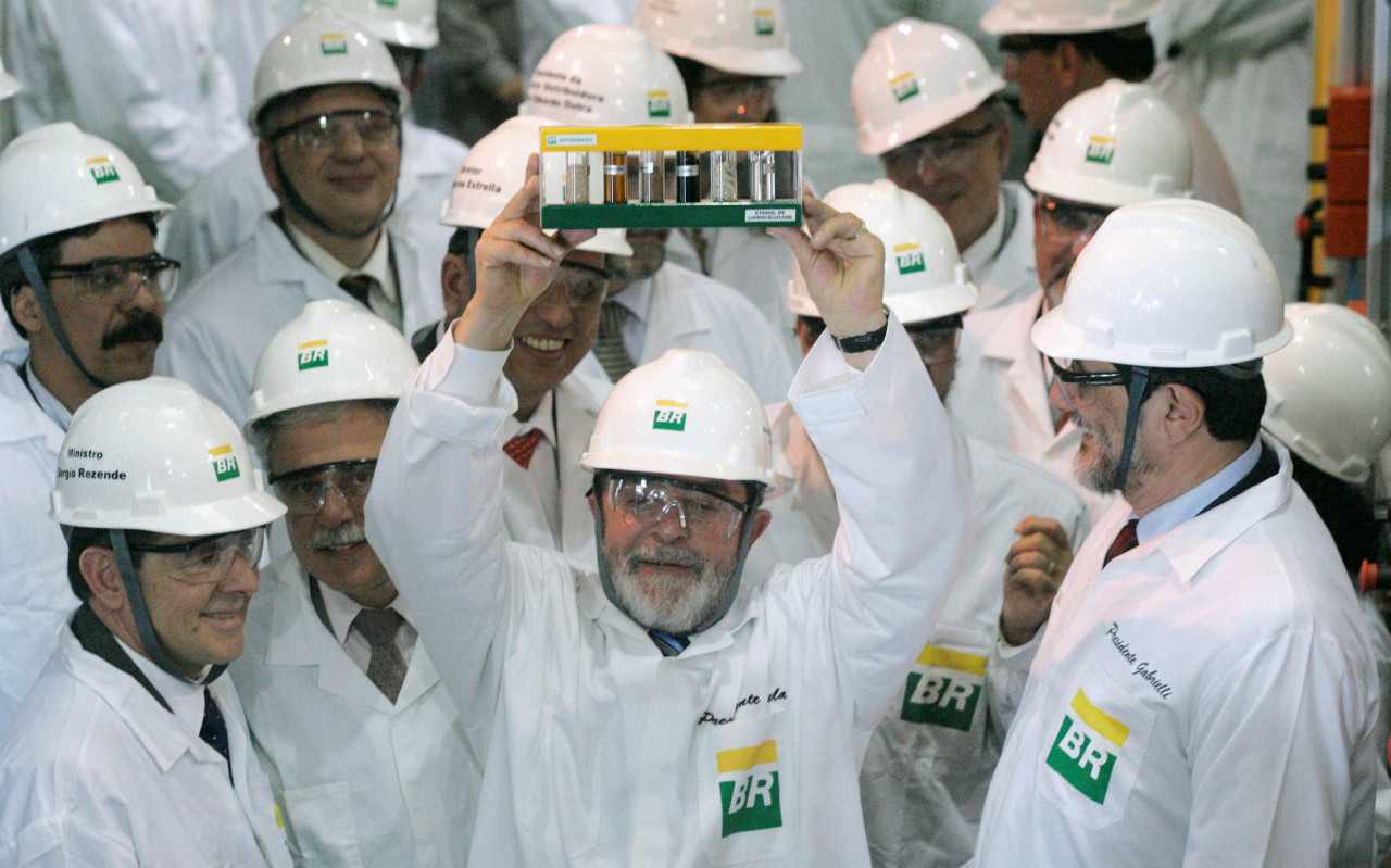 Lula da Silva durante su visita a la compañía petrolera Petrobras. Foto: Reuters/Bruno Domingos