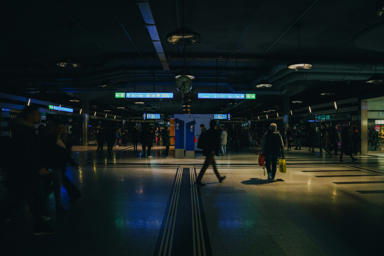 Cortes de luz. Foto: Unsplash.