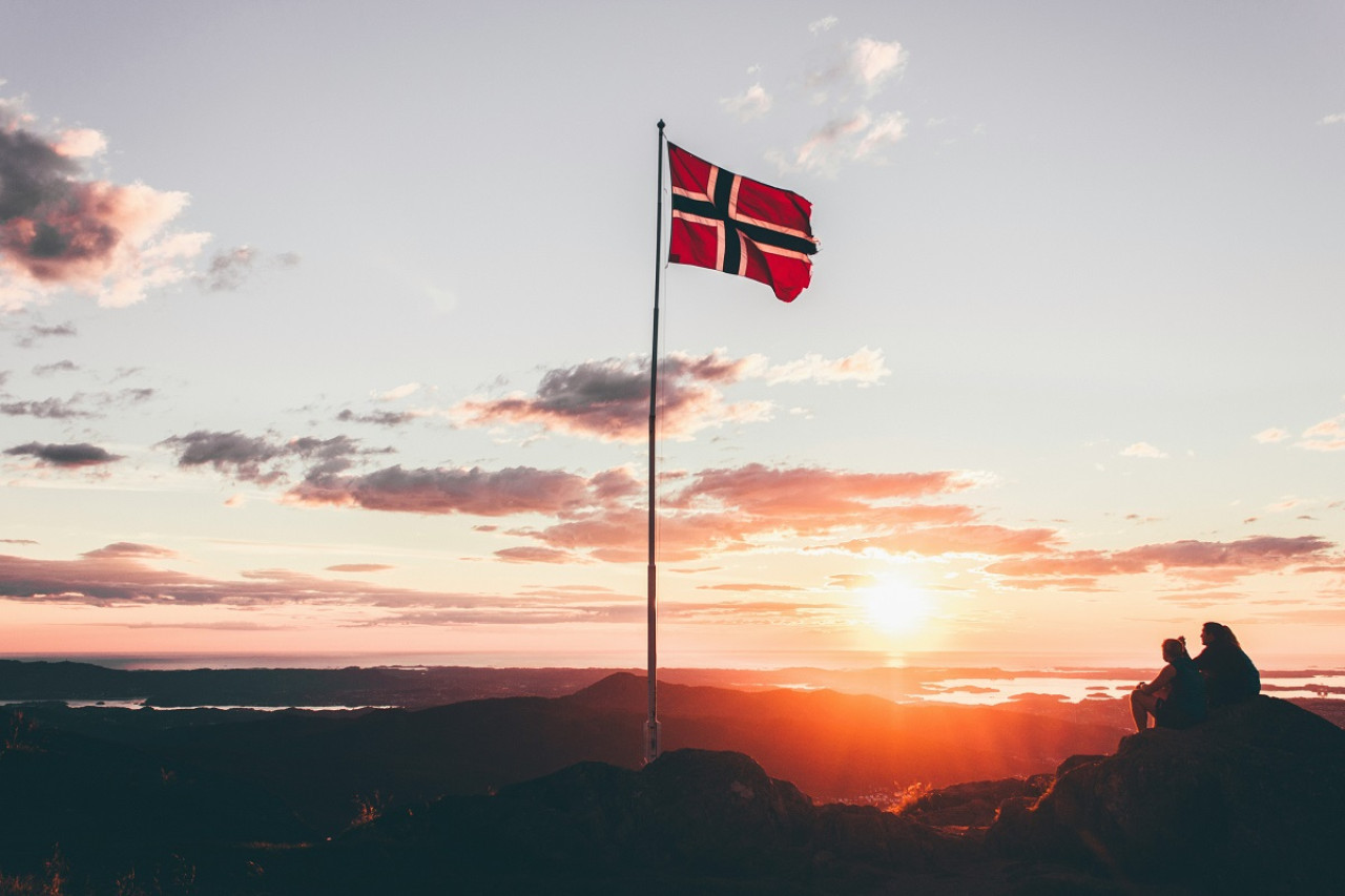 Bandera de Noruega. Foto: Unsplash.