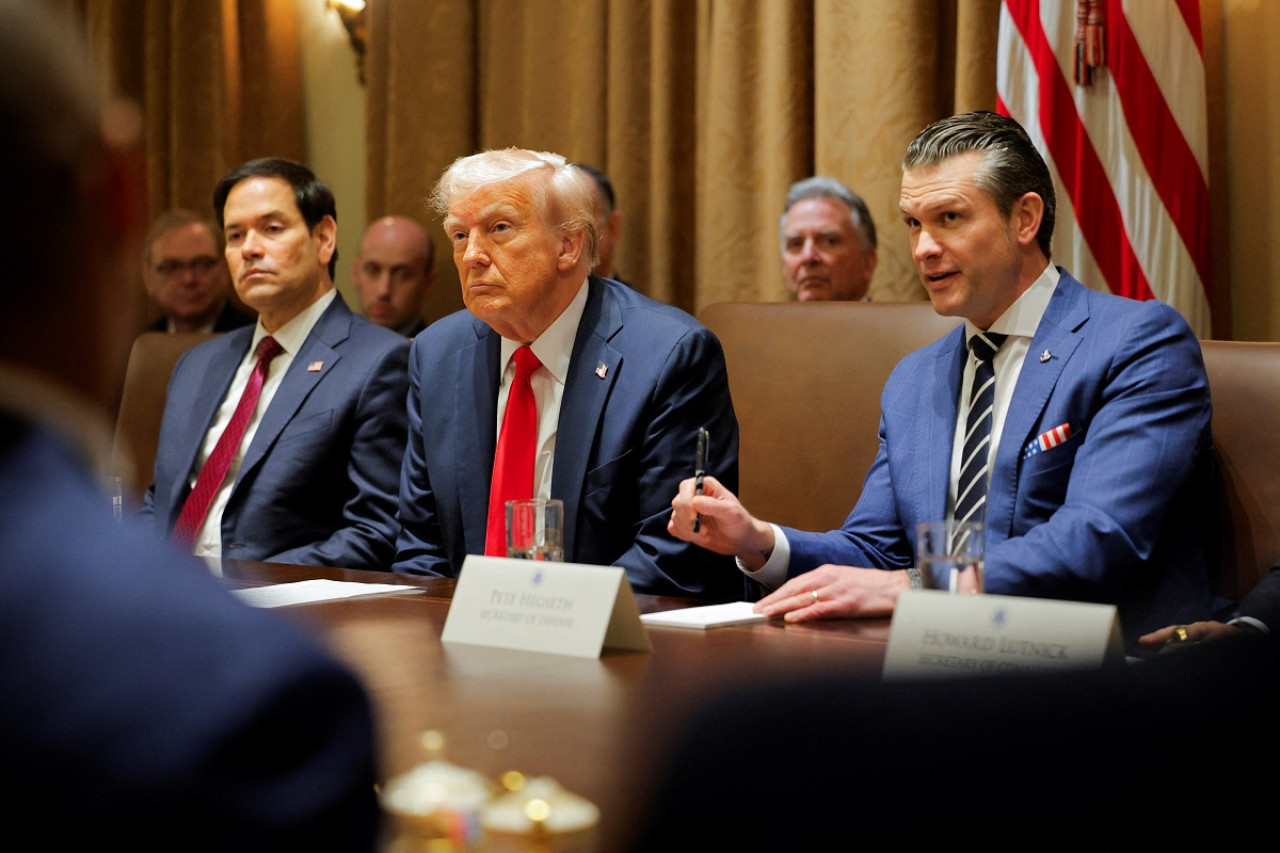 Marco Rubio, Donald Trump y Pete Hegseth. Foto: Reuters (Brian Snyder)