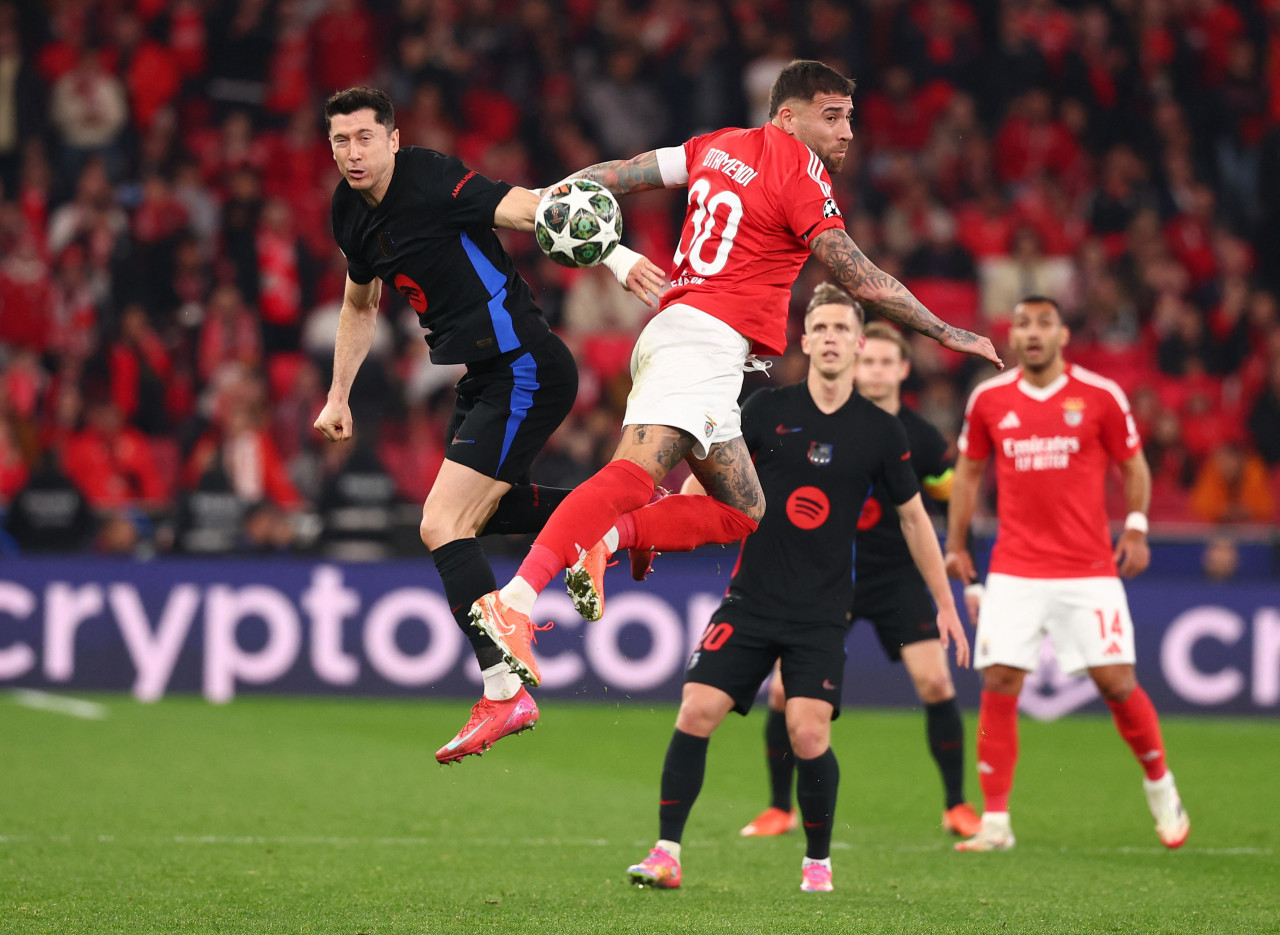 Nicolás Otamendi mantuvo el arco en cero frente al Barcelona. Foto: Reuters/Stephane Mahe