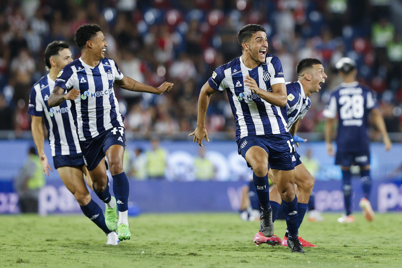 Talleres de Córdoba consiguió su primer título nacional tras derrotar a River. Foto: EFE/ Juan Pablo Pino.