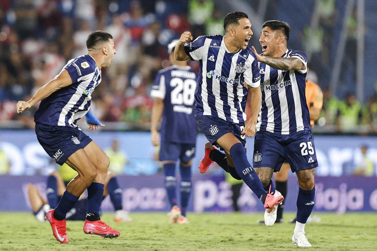 Talleres de Córdoba consiguió su primer título nacional tras derrotar a River. Foto: EFE/ Juan Pablo Pino.