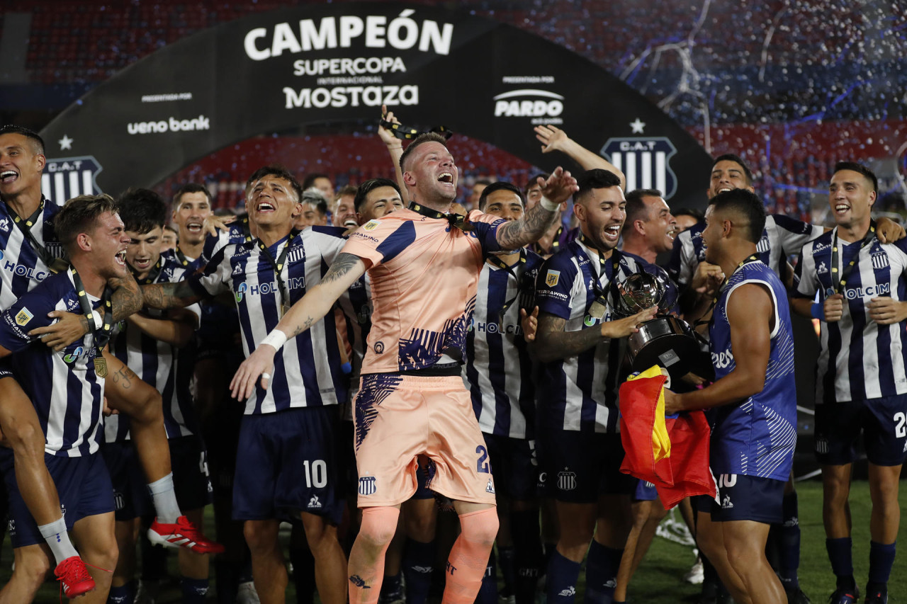 Talleres de Córdoba consiguió su primer título nacional tras derrotar a River. Foto: EFE/ Juan Pablo Pino.