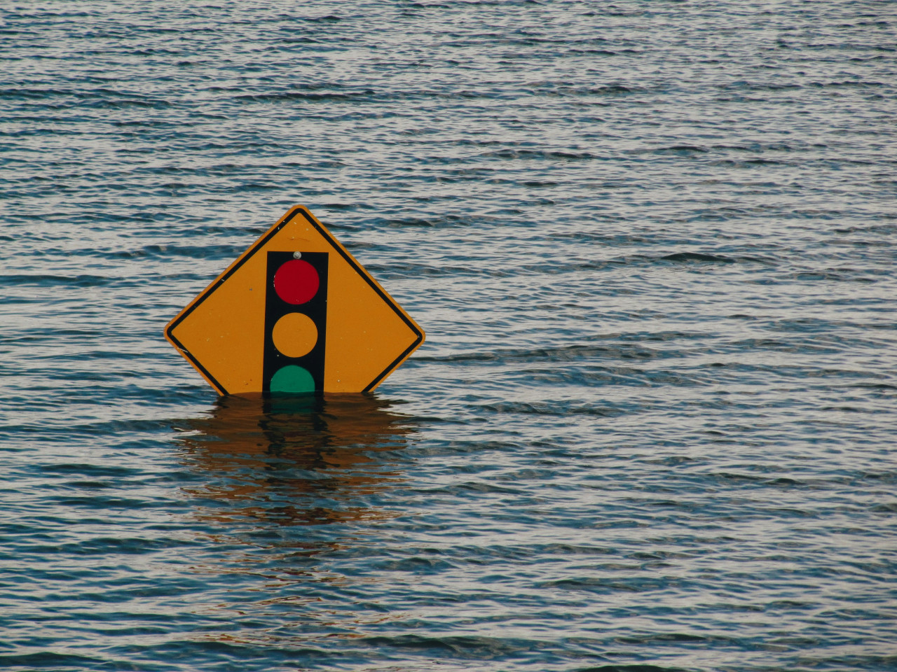 Muchas ciudades quedarán tapadas por el agua en un futuro. Foto: Unsplash.