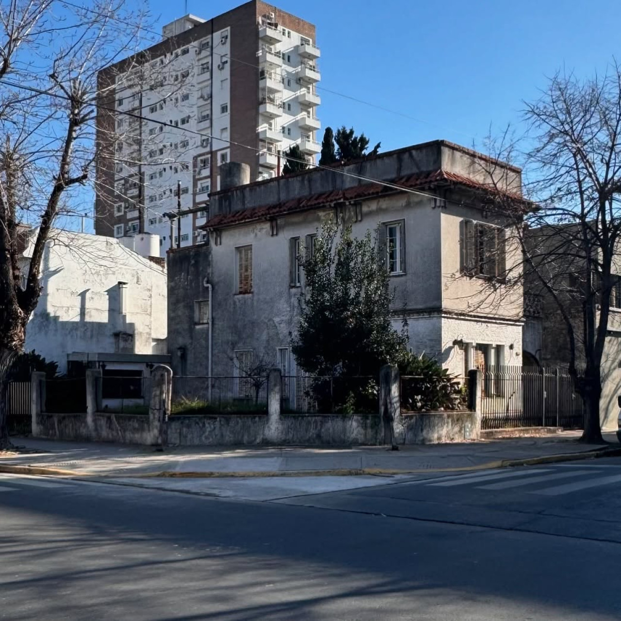 Una esquina típica de Villa Luro. Foto: Instagram @somosvillaluro