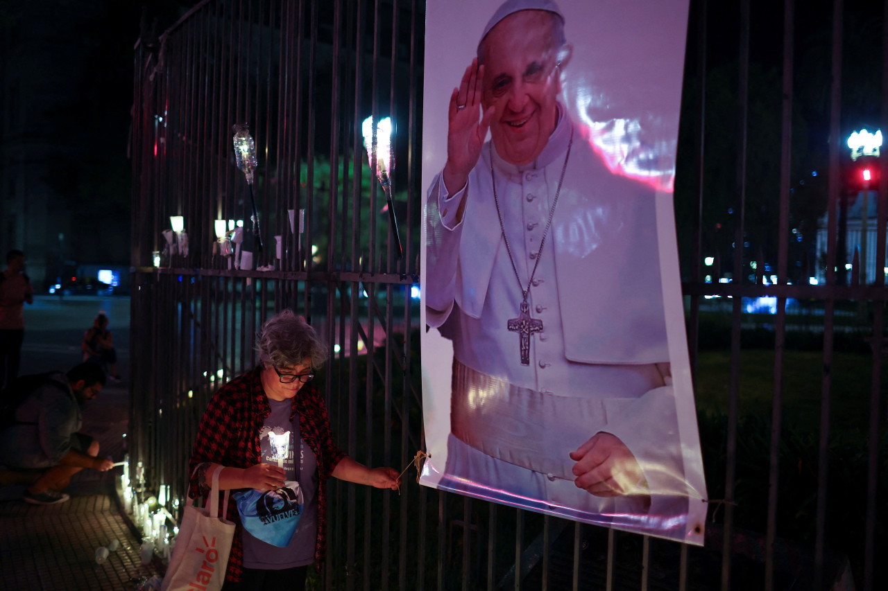 Cadena de oración por la salud del Papa Francisco. Foto: REUTERS.