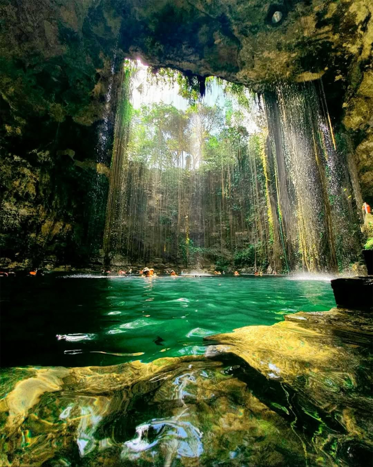 Cenote Ik kil, México. Foto Instagram @cenoteikkiloficial