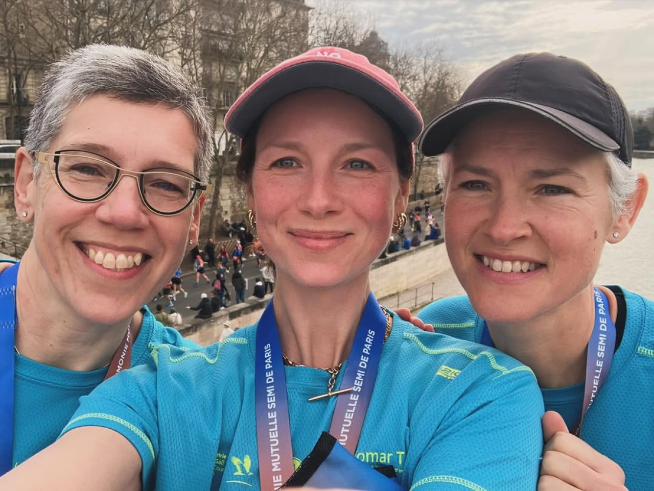 Caitriona Balfe carrió una media maratón en París. Foto Instagram @caitriona balfe