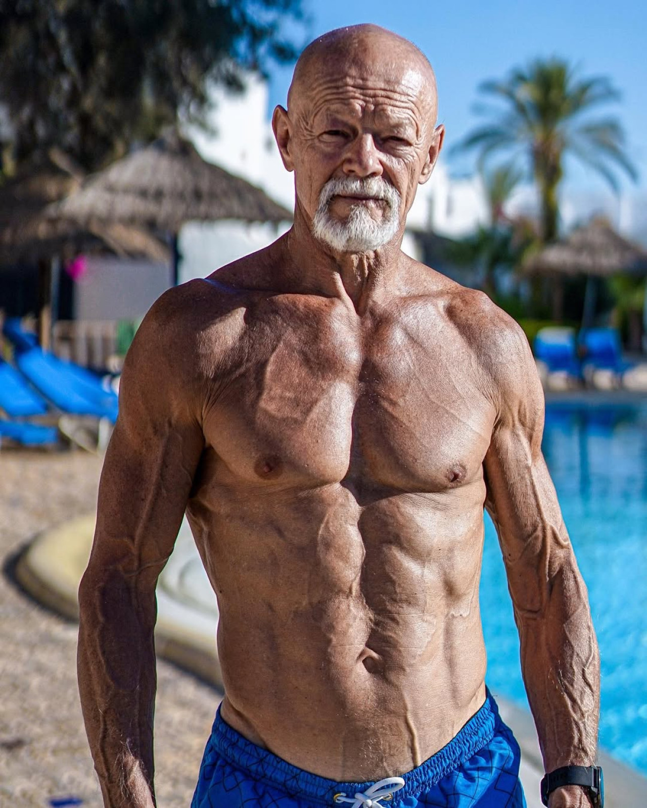 Wojciech Weclawowicz tiene 71 años. Foto: Instagram/fit_oldboy