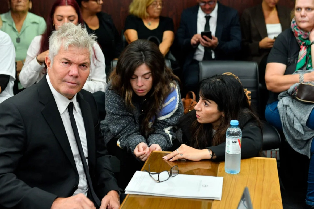 Fernando Burlando junto a Dalma y Gianinna Maradona. Foto: NA (Juan Vargas)