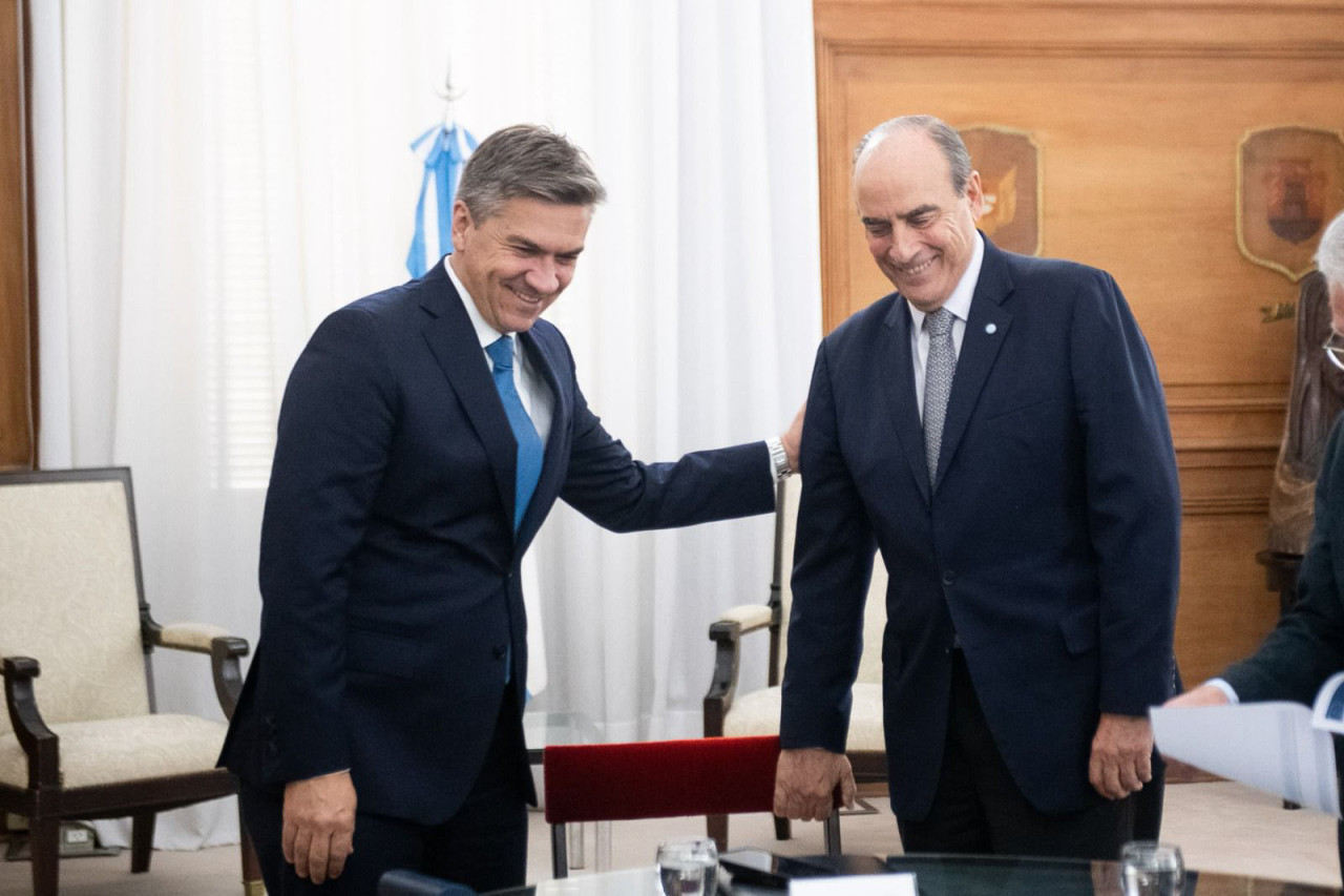 Leandro Zdero, gobernador de Chaco, junto a Guillermo Francos. Foto: NA.