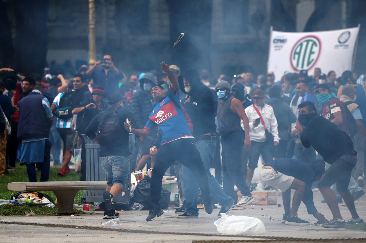 Enfrentamientos en la Ciudad de Buenos Aires. Foto: Reuters/Agustin Marcarian