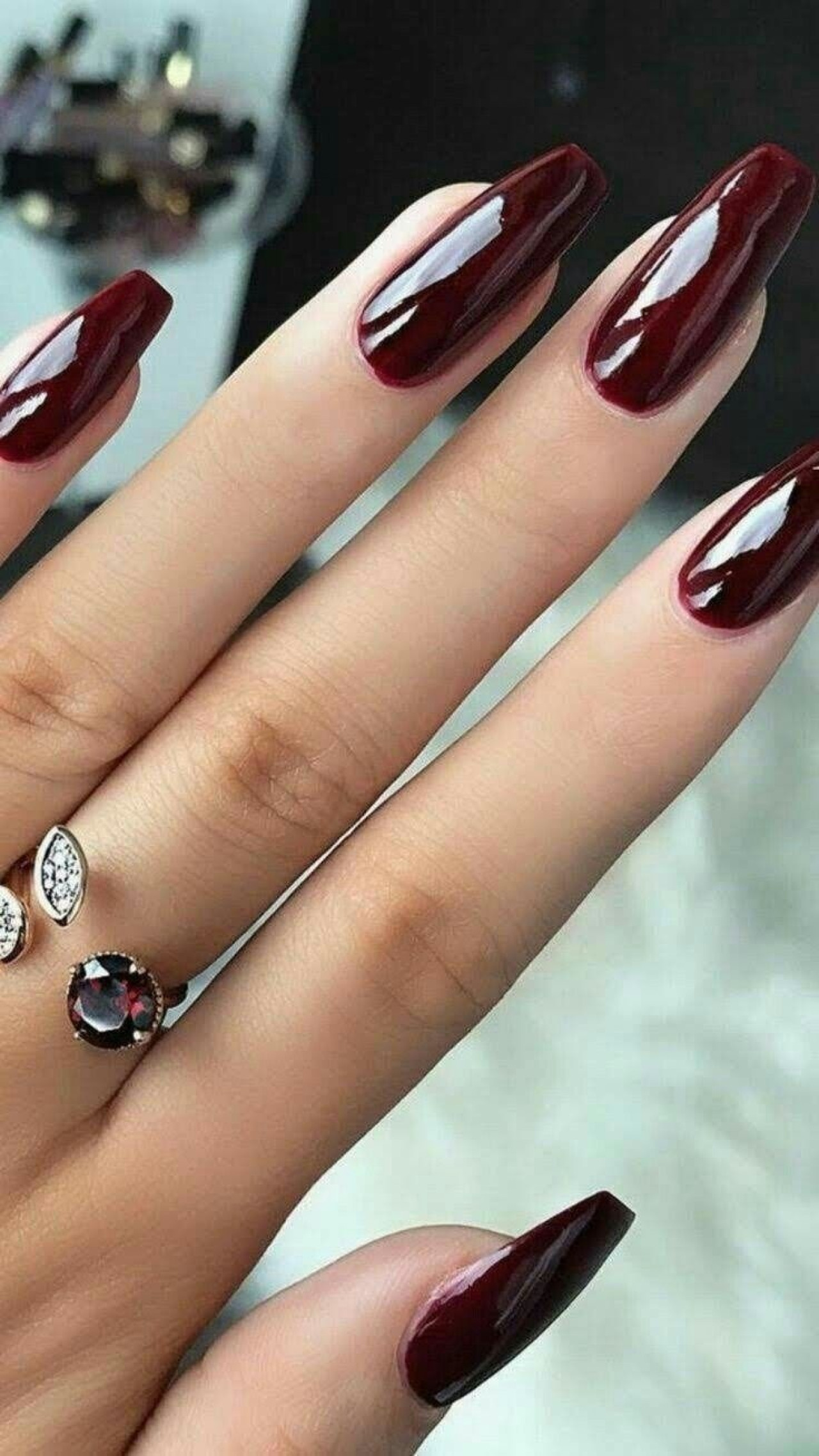 Manicura borgoña. Fuente: Pinterest