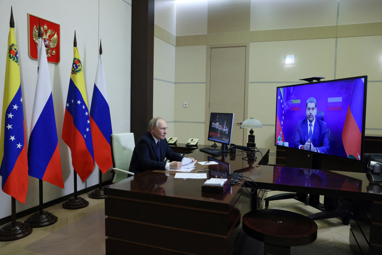 Vladimir Putin en su conversación con Nicolás Maduro. Foto: Reuters/Sputnik/Mikhail Metzel.