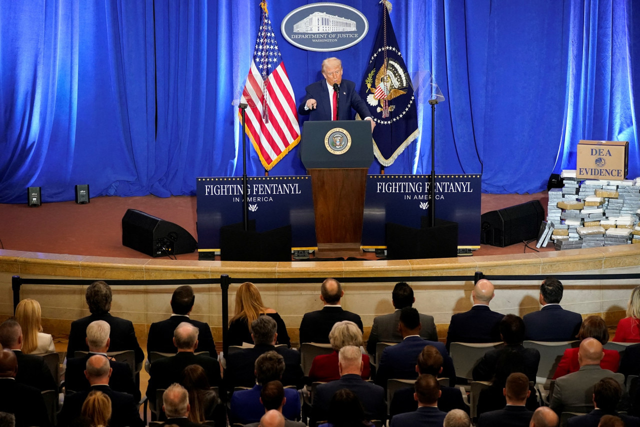 Donald Trump en el Departamento de Justicia de Estados Unidos. Foto: Reuters/Nathan Howard