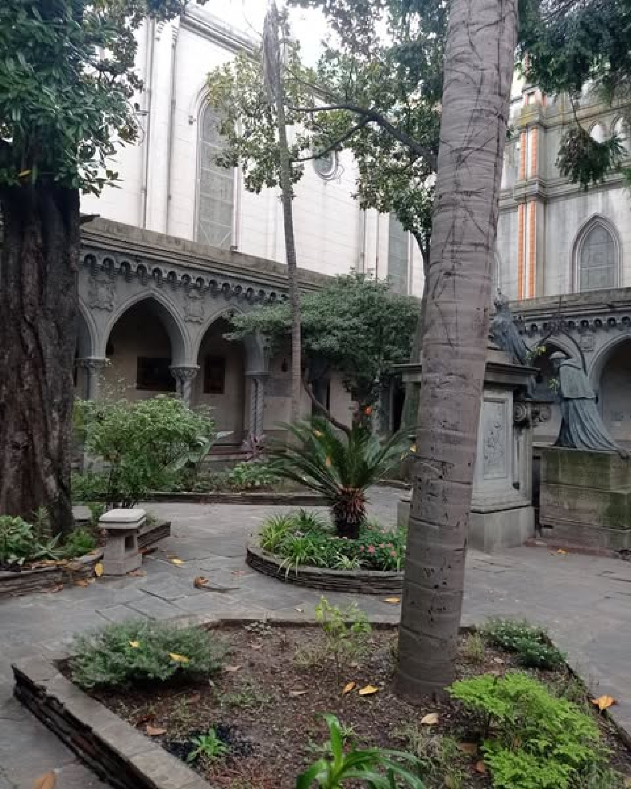 El hermoso patio del Santuario Nuestra Señora del Rosario . Foto: Instagram @museando.ba