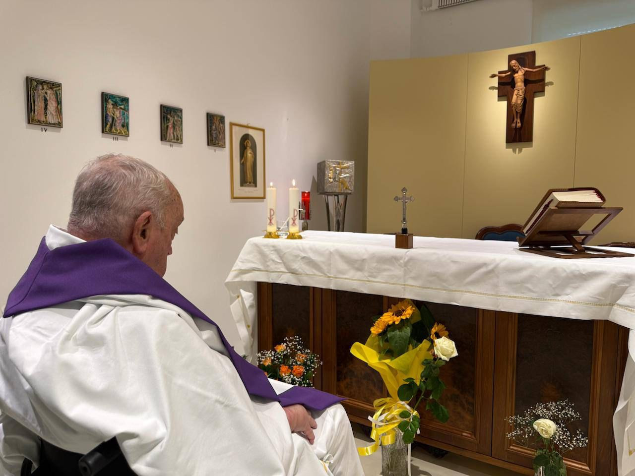 El papa Francisco en su internación. Foto: X @vaticannews_es