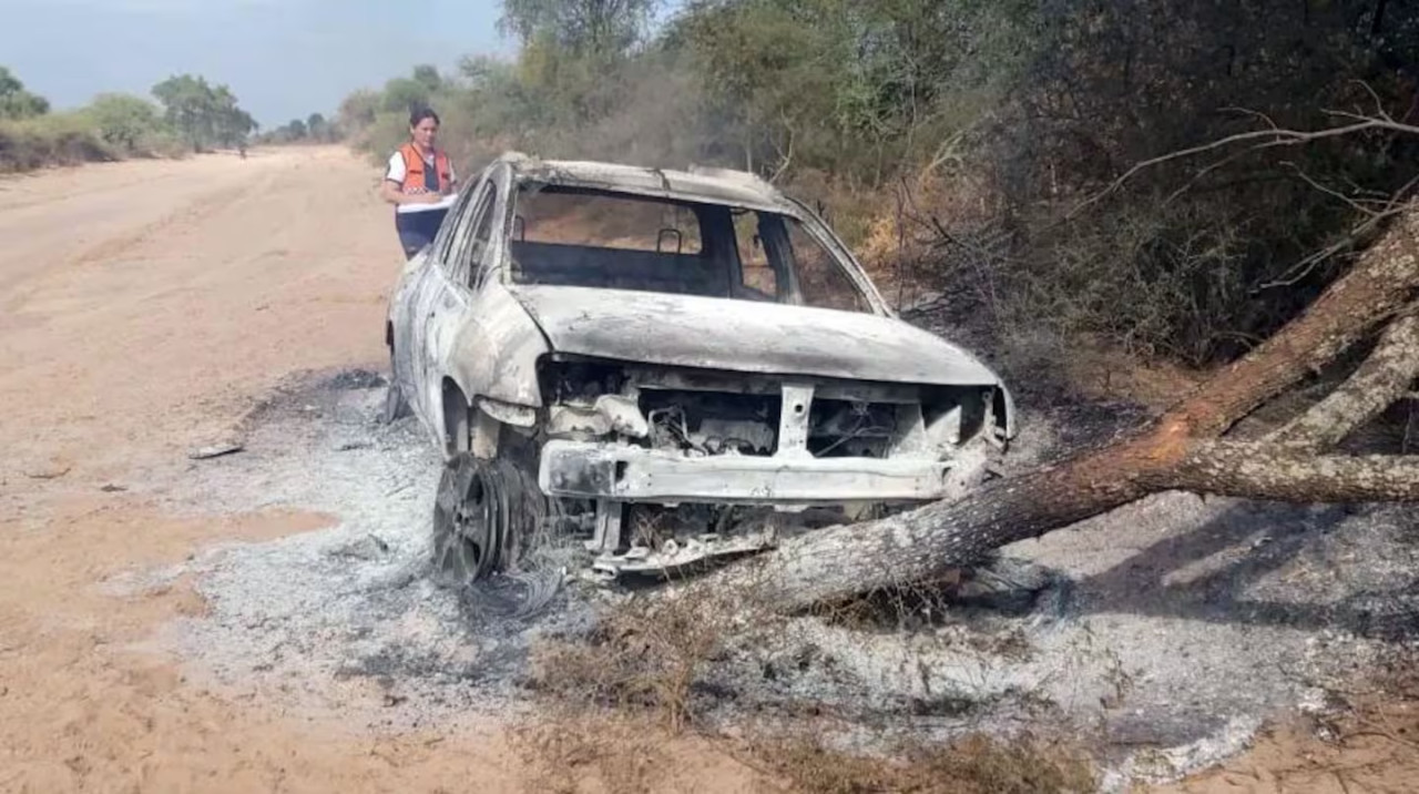 Así quedó el auto del hombre. Foto: gentileza El Liberal.