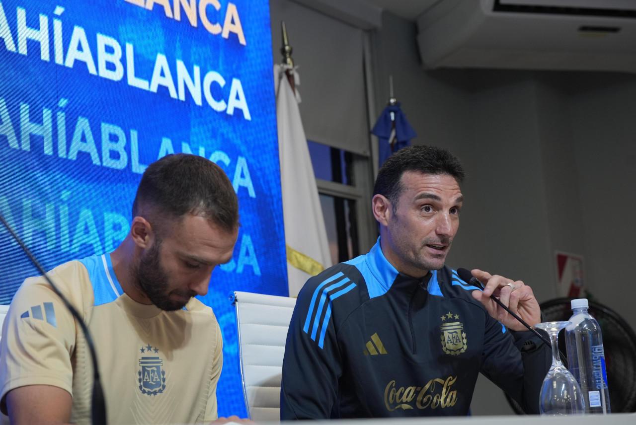 Conferencia de prensa en AFA por el partido amistoso de la Selección por Bahía Blanca. Foto: @Argentina