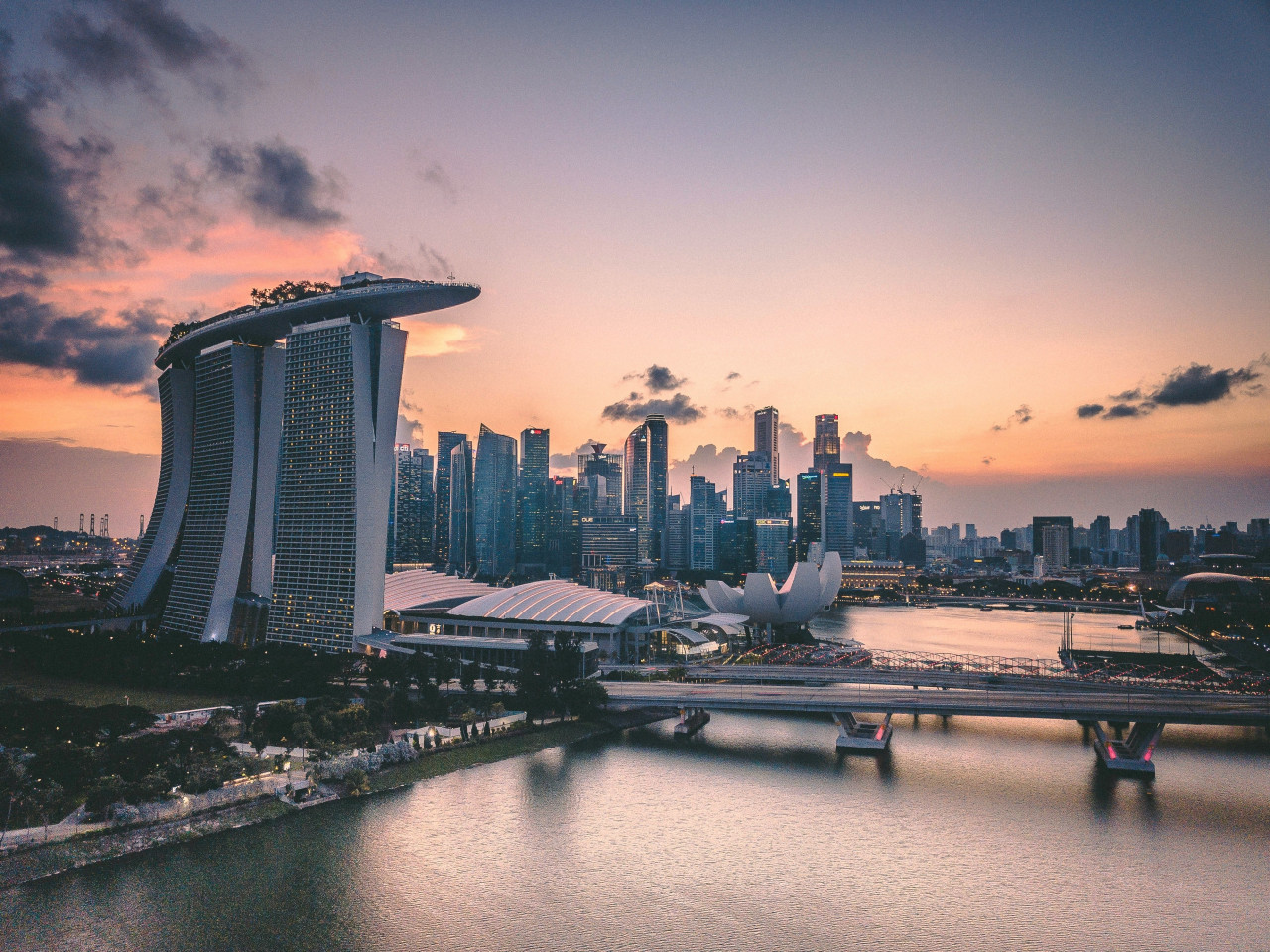 Singapur, un paraíso que recibe extranjeros de todo el mundo. Foto: Unsplash.