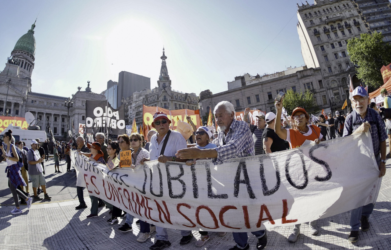 Marcha de Jubilados en el Congreso.  FOTO: CLAUDIO FANCHI/ NA.