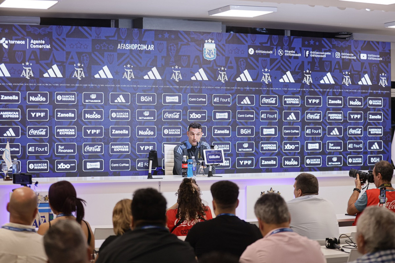 Conferencia de prensa de Lionel Scaloni. Foto: NA.