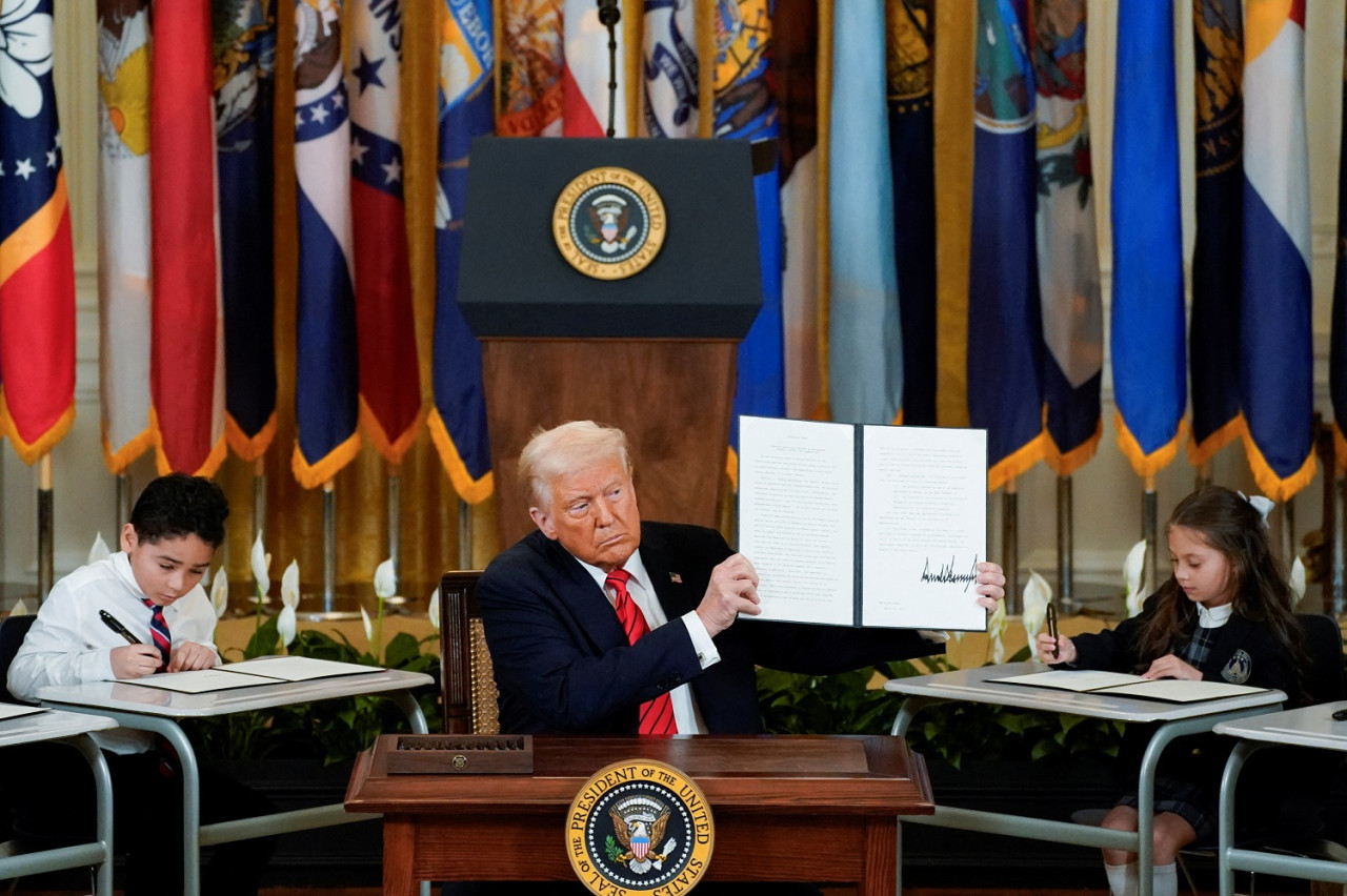 Donald Trump desmantela casi por completo el Departamento de Educación. Foto: Reuters/Nathan Howard