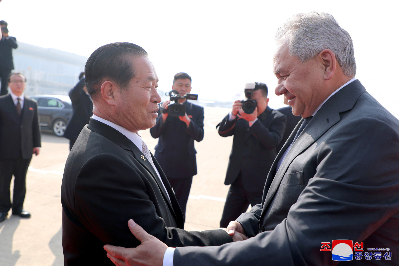 Serguéi Shoigú, secretario del Consejo de Seguridad de Rusia, en su arribo a Corea del Norte. Foto: REUTERS.