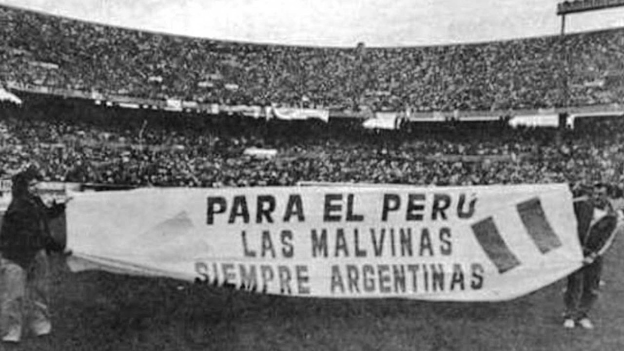 Bandera de Perú en apoyo a la Argentina durante la guerra