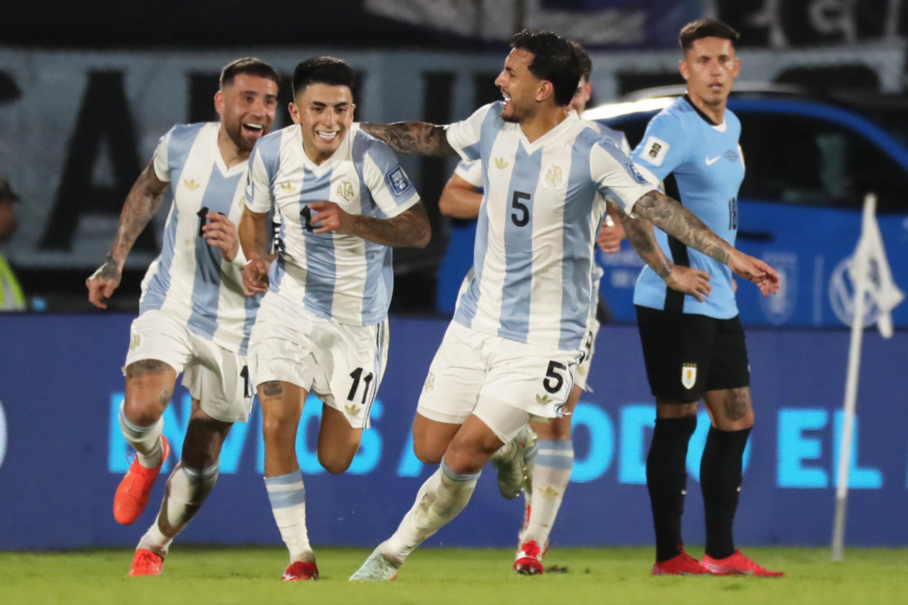 Thiago Almada, Uruguay vs Argentina. Foto: EFE/Raúl Martínez