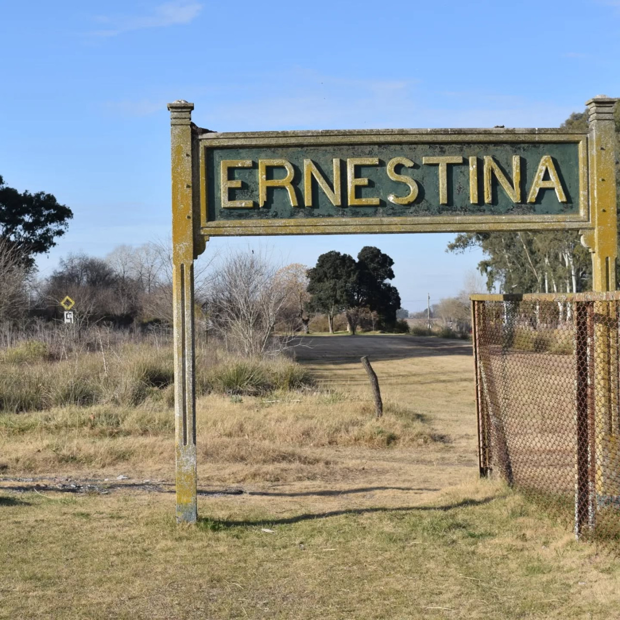 Hoy pueblo fantasma, Ernestina atrae el interés de curiosos. Foto: Instagram @viejasestacionesypueblos